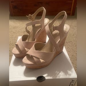 ALDO Madyson Nude Wedge Size 9